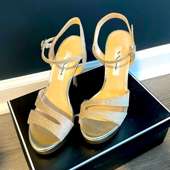 Nina size 7M. Gold Strappy platform buckled heels - Picture 1 of 8